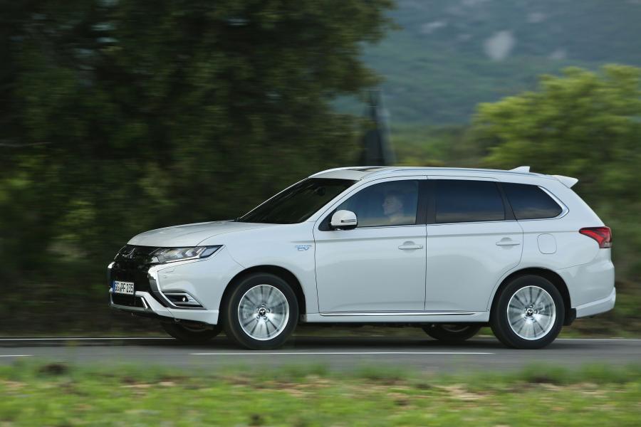  Mitsubishi Outlander PHEV 2018 года  (WW) (фото 33 из 43)